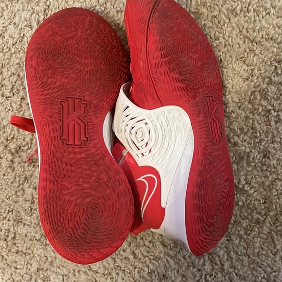 Kyrie 3 Red - Picture 2 of 4
